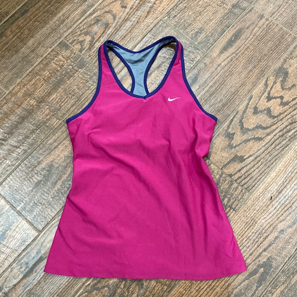 Nike dri-fit tank top with built in bra